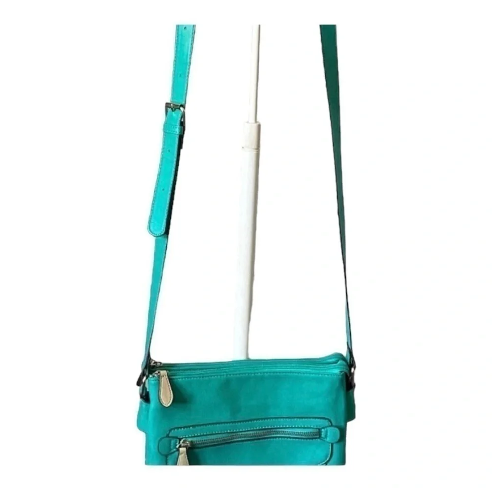 CHARMING CHARLIE-GREEN & TAN CROSSB…